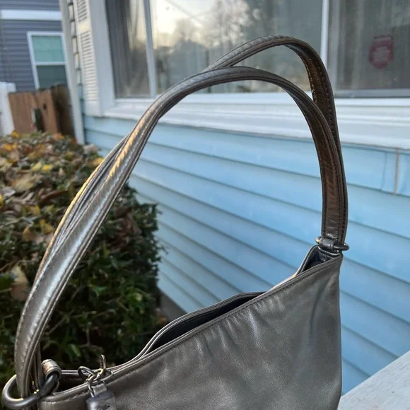 Hobo The Original Pebbled  Metallic Silver Convertible Backpack And Shoulder Bag - Picture 3 of 8
